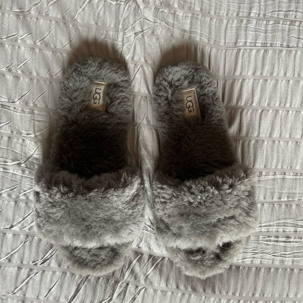 UGG Fluff Genuine Sheep Fur Slipper Size 9.